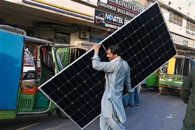 Pakistani trahvib Shelli ettevõtteid ₨ 111 miljardit päikesepaneelide impordi...